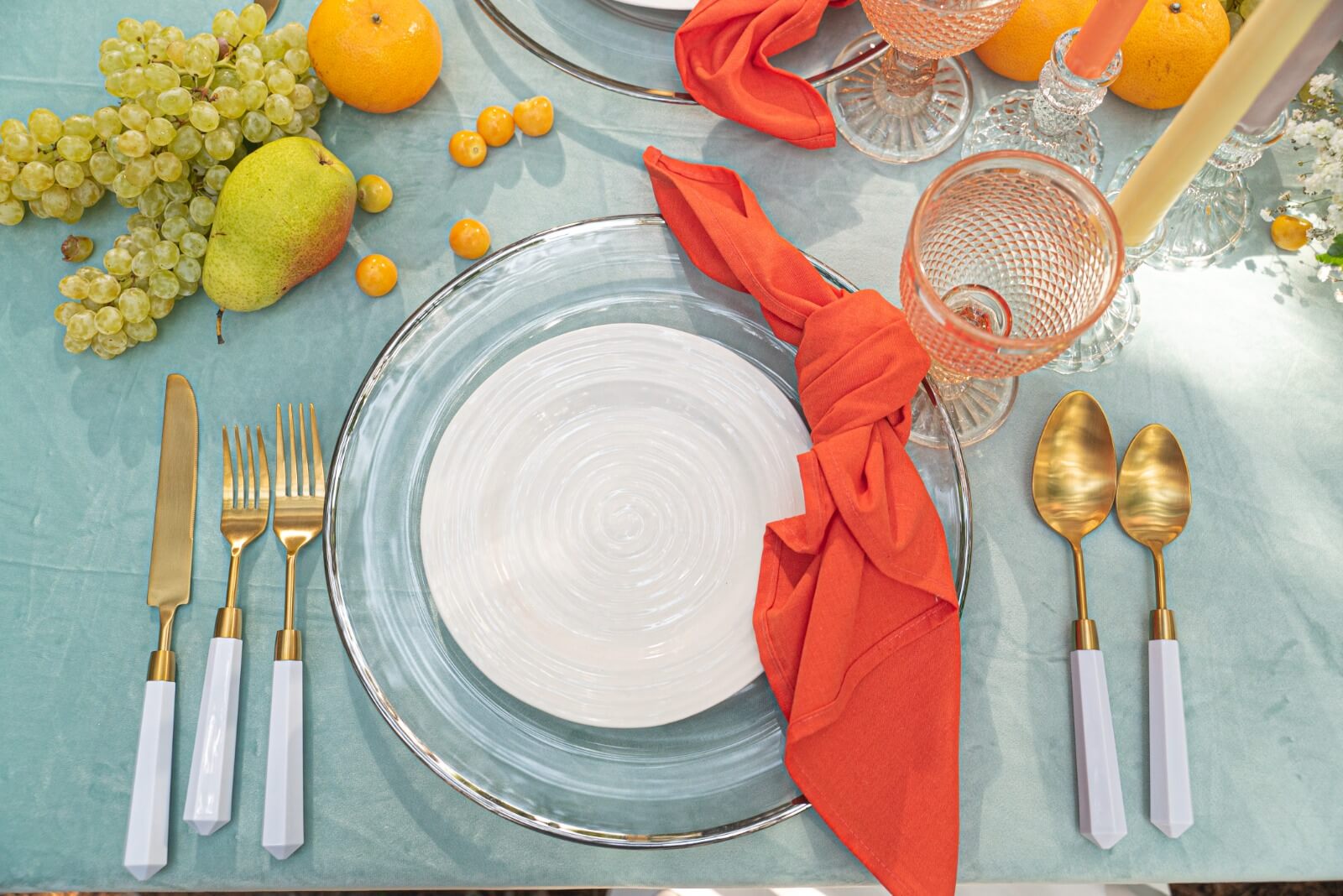 Gold cutlery set with white handle for wedding