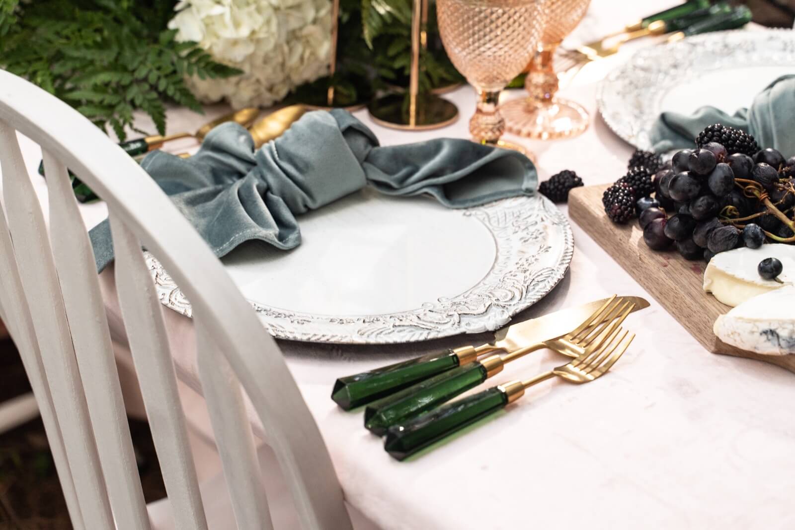 rustic barn style wedding decor charger plate rental in Vaughan and the Greater Toronto Area