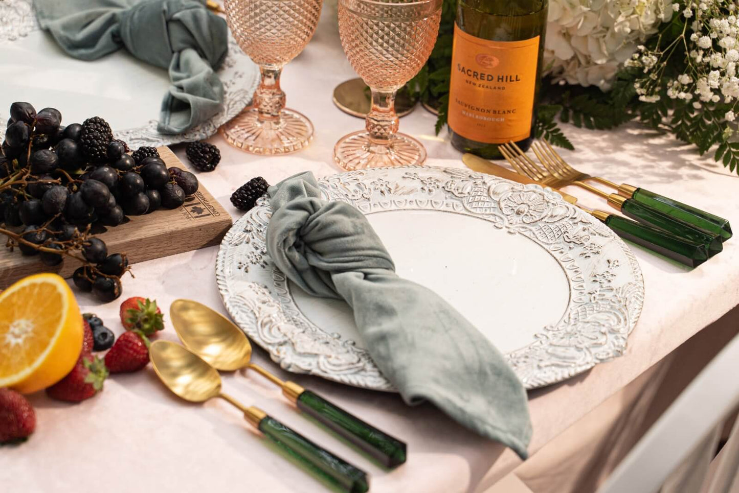 Vintage charger plate decor for special events rental in Vaughan and the Greater Toronto Area