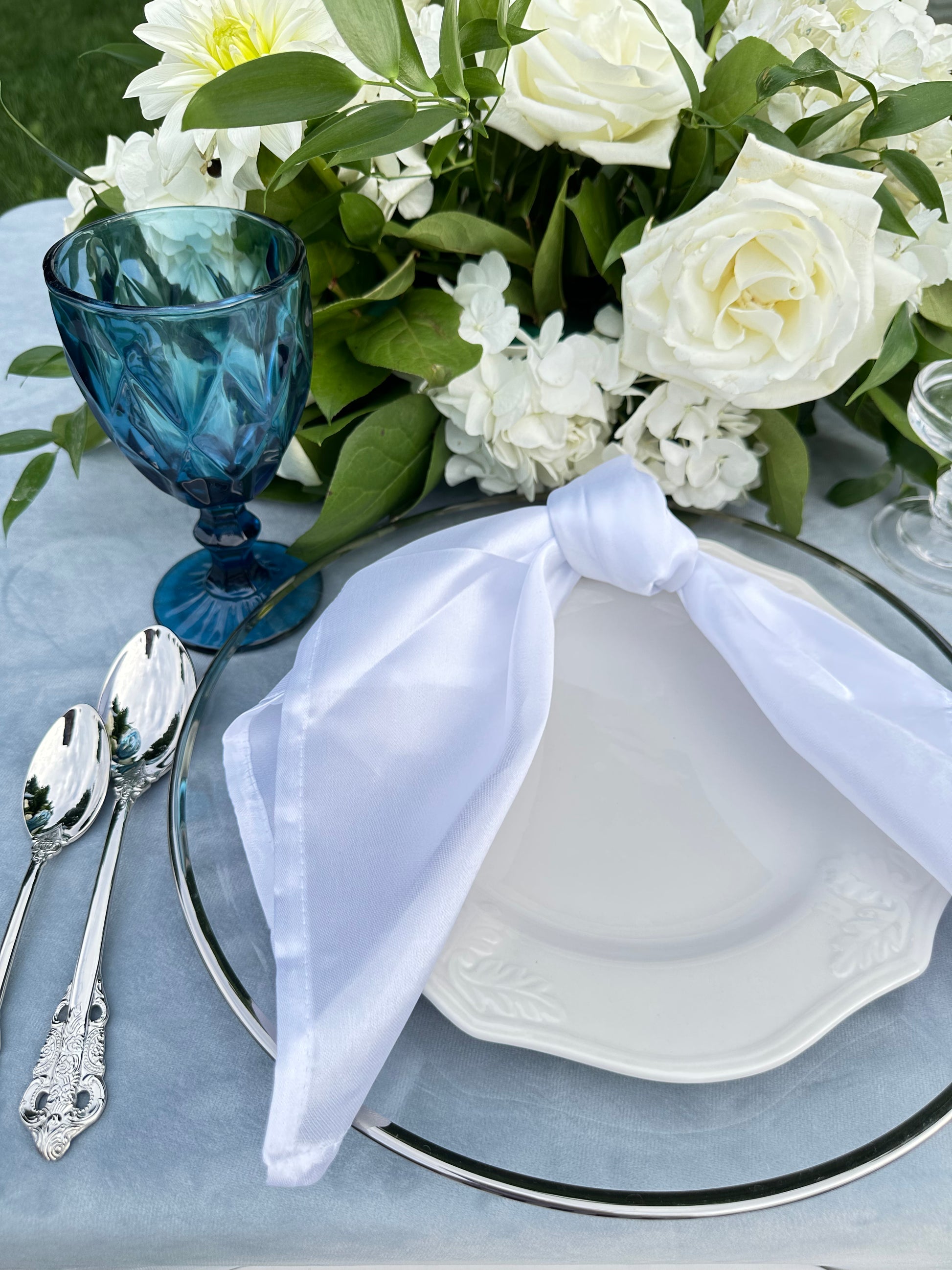 White satin napkin rent in Mississauga for wedding