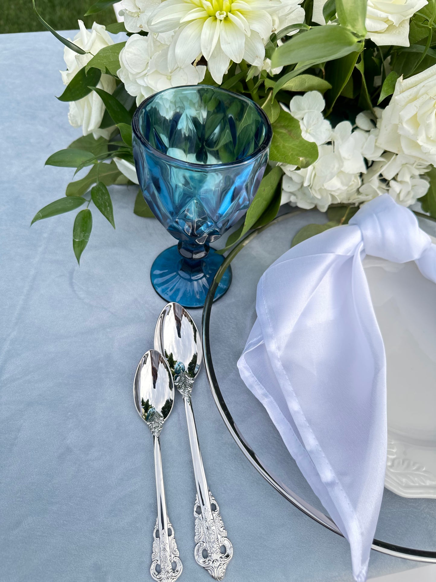 White satin napkin rent in Vaughan for wedding