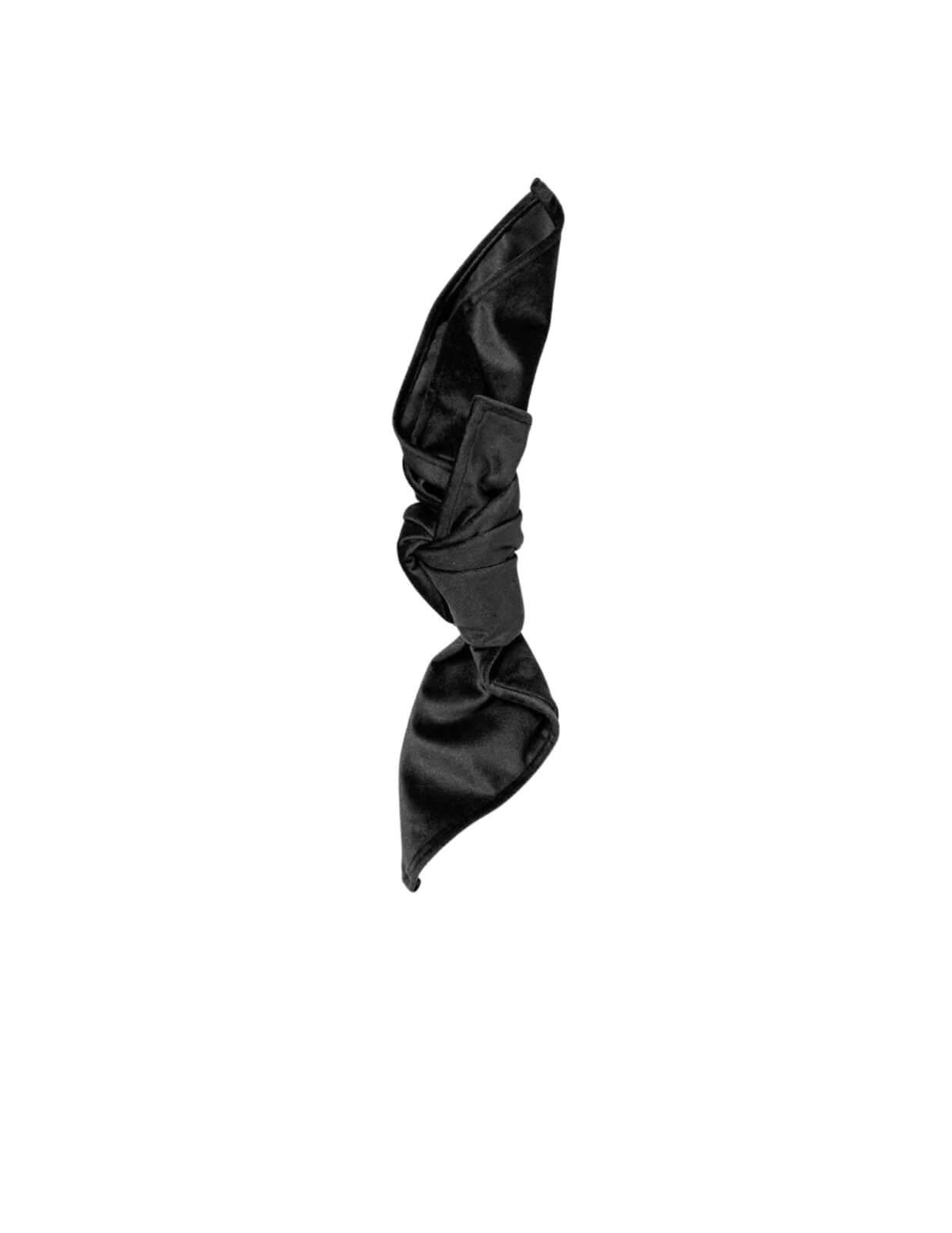 black theme wedding idea black velvet napkin rent in Toronto for luxury wedding